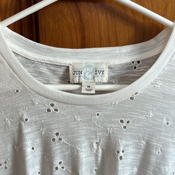 Francesca’s Molly Eyelet Front Twist White Tee Like New - Picture 5 of 7